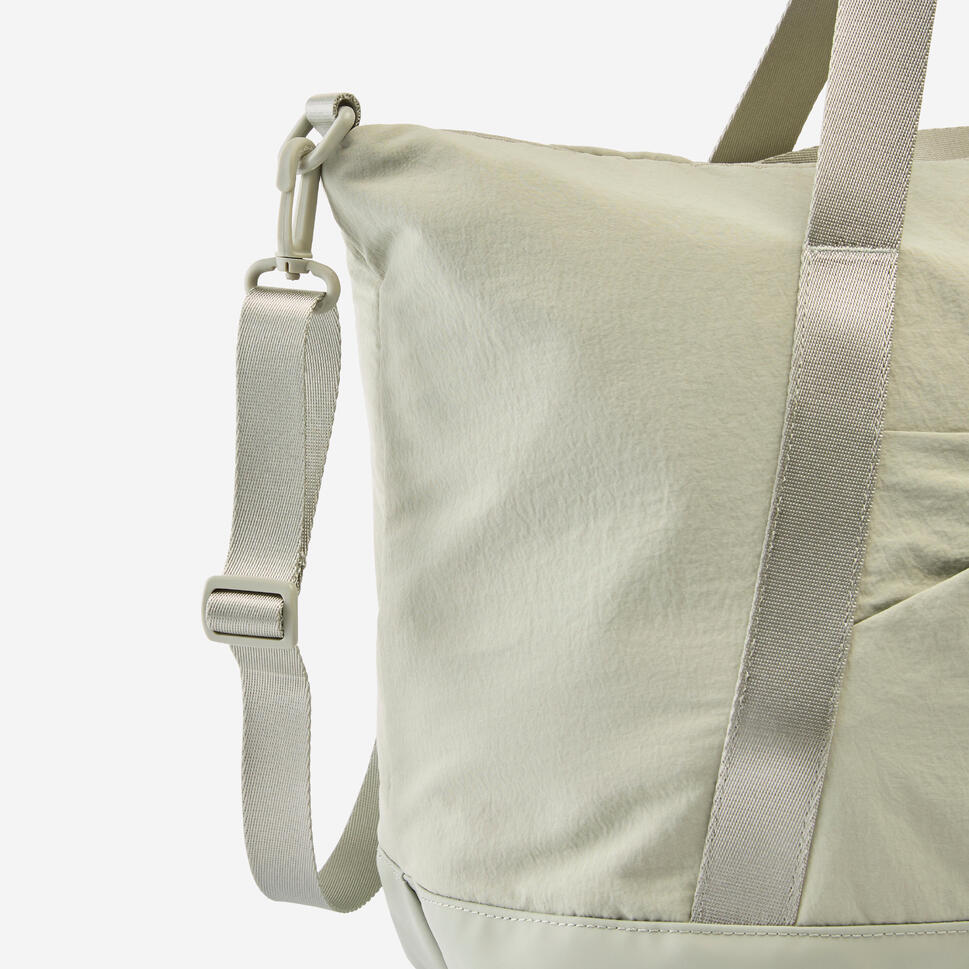 28L Sports Bag with Waterproof Pocket - Image 4