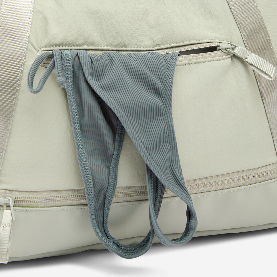28L Sports Bag with Waterproof Pocket - Image 6