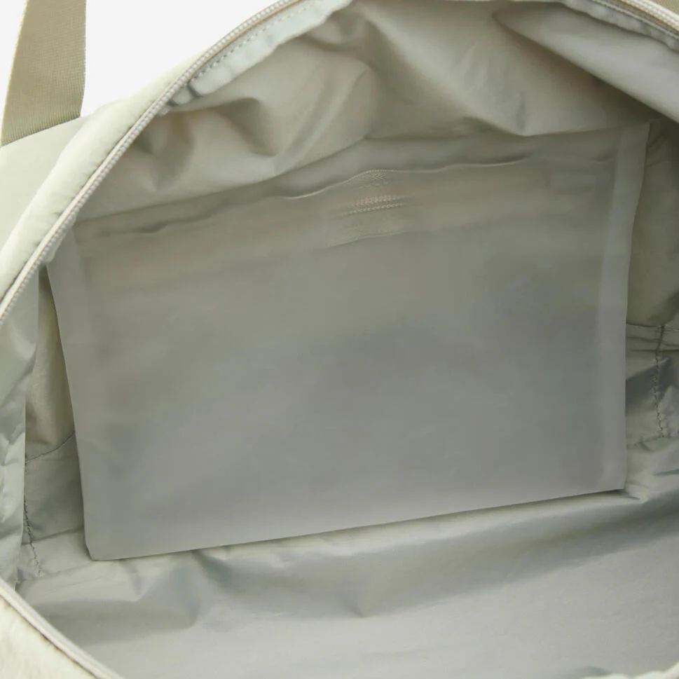 28L Sports Bag with Waterproof Pocket - Image 7