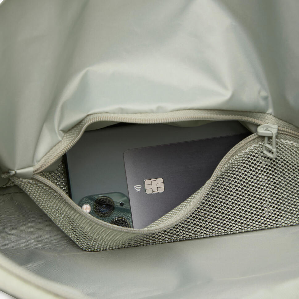 28L Sports Bag with Waterproof Pocket - Image 8