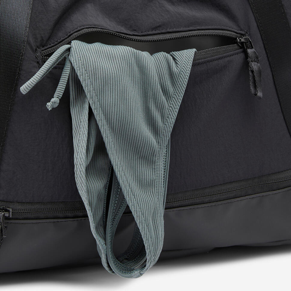 28L Sports Bag with Waterproof Pocket - Image 6