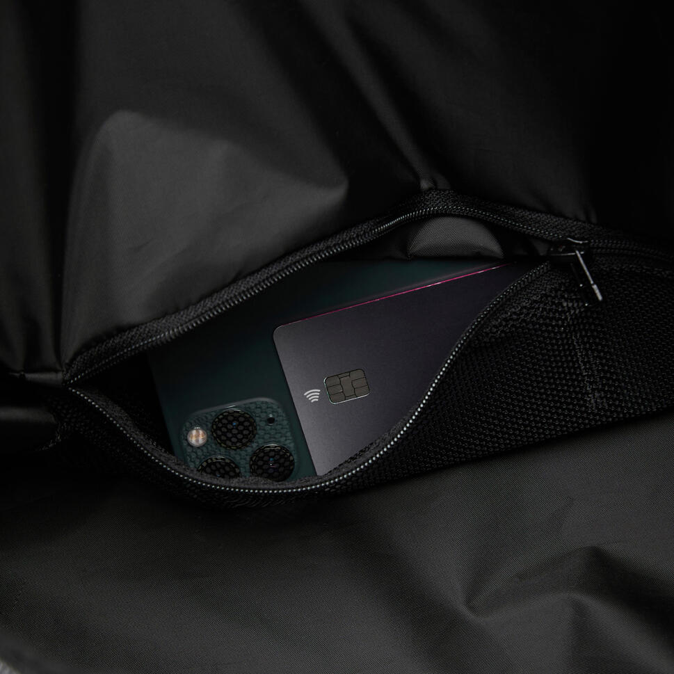 28L Sports Bag with Waterproof Pocket - Image 8