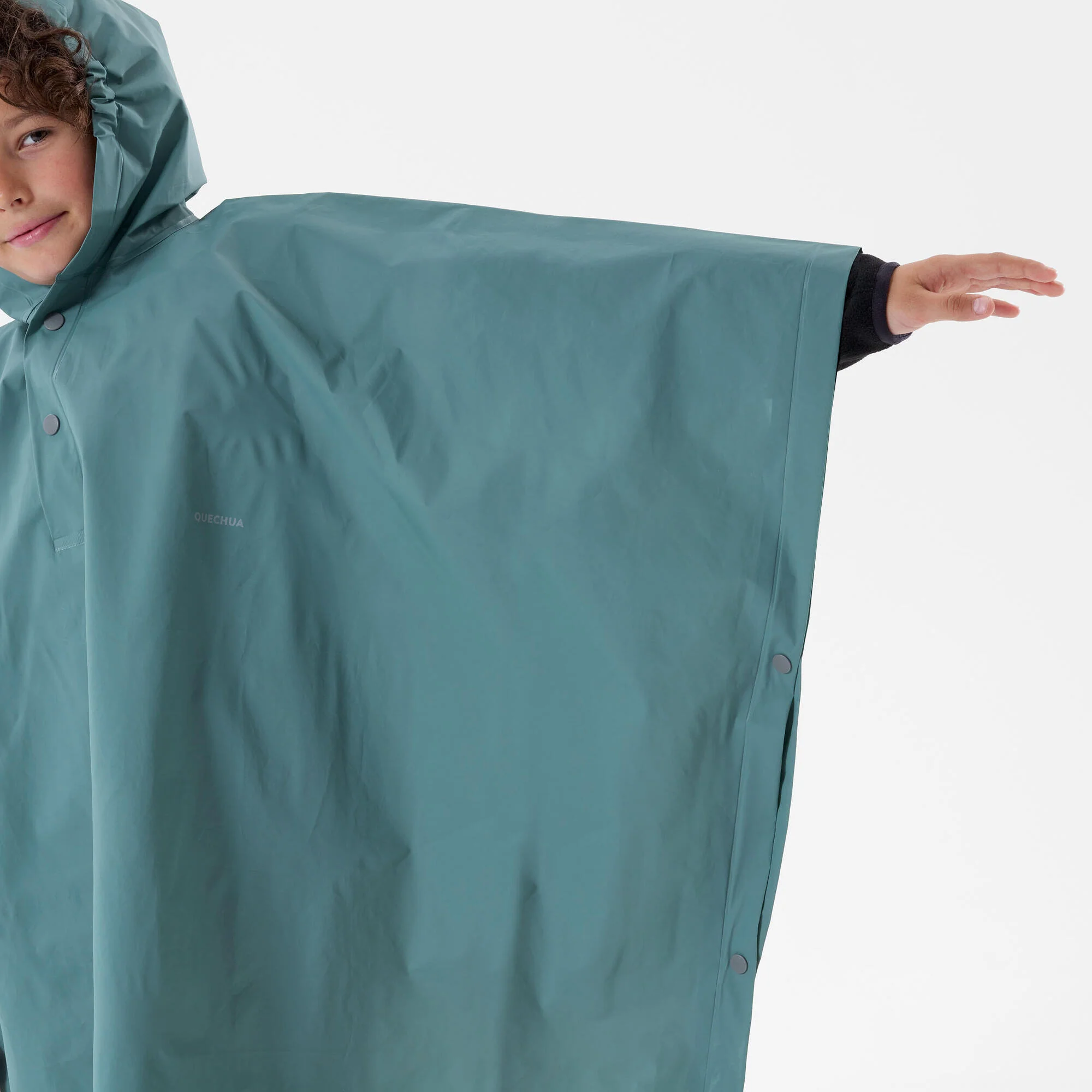 Quechua Kids’ MH100 Hiking Rain Poncho – Ages 7–15 - Image 5