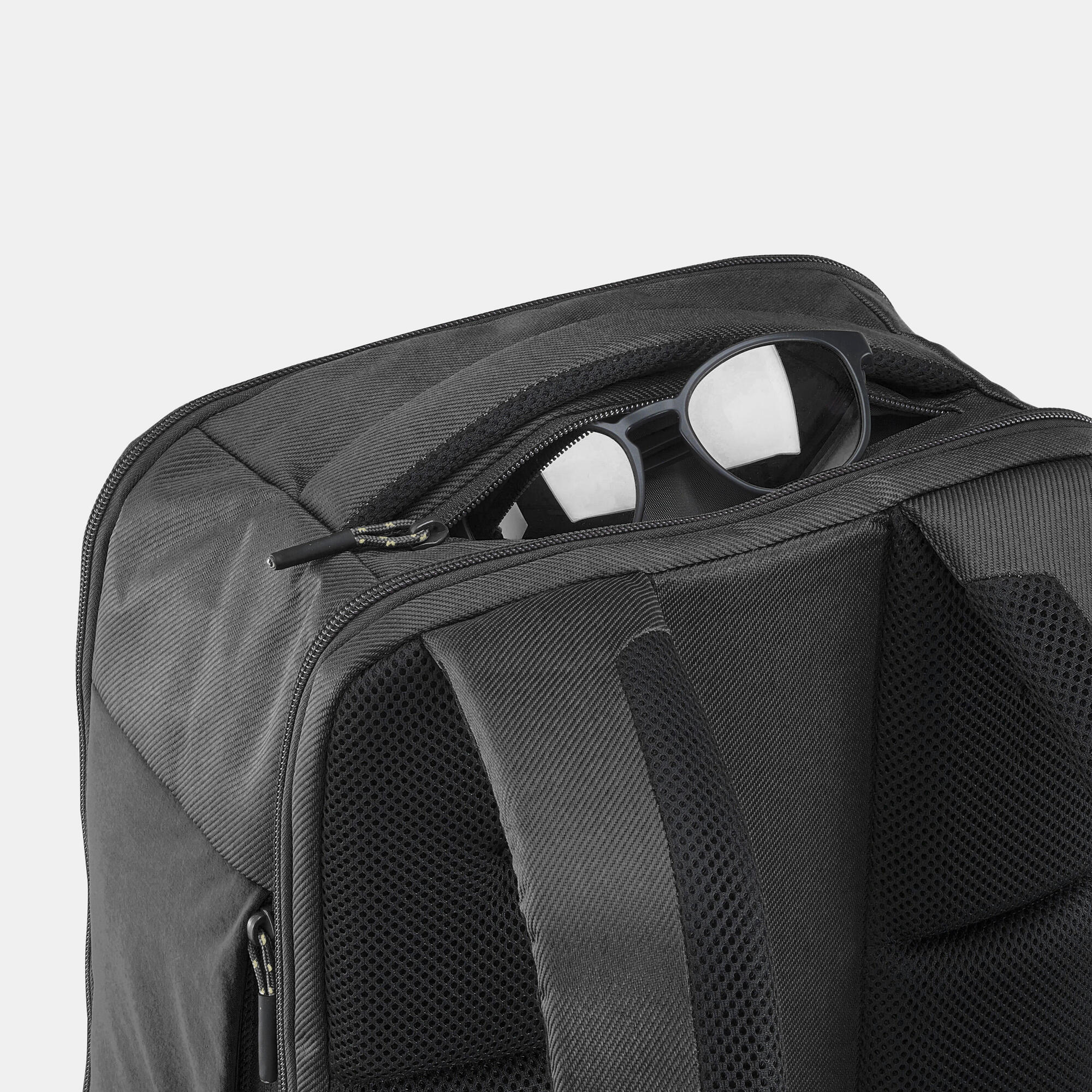 Quechua NH500 Escape 32 L Hiking Backpack - Image 3