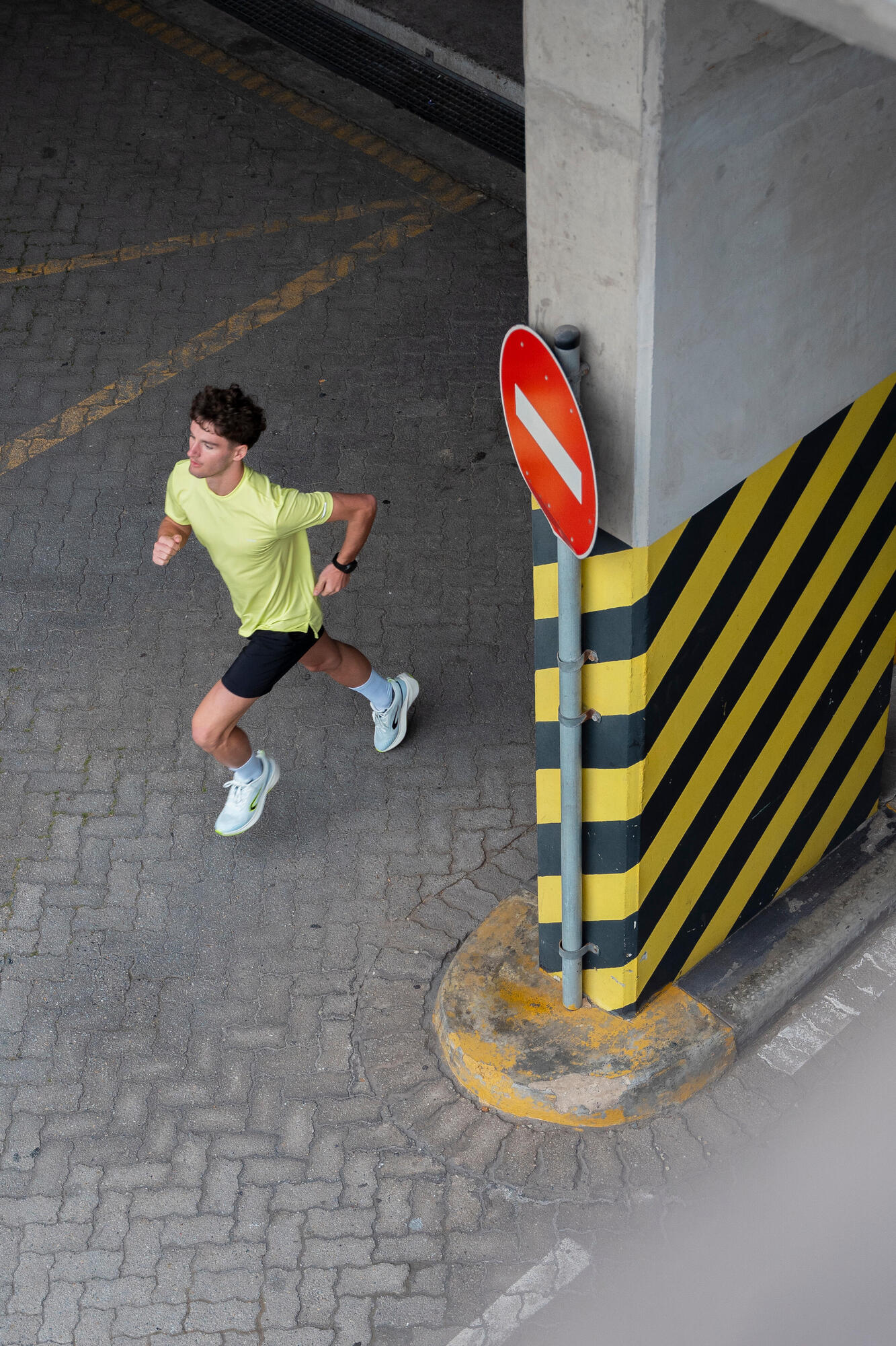 Kiprun Men's Run 500 Dry Running T-shirt - Image 14