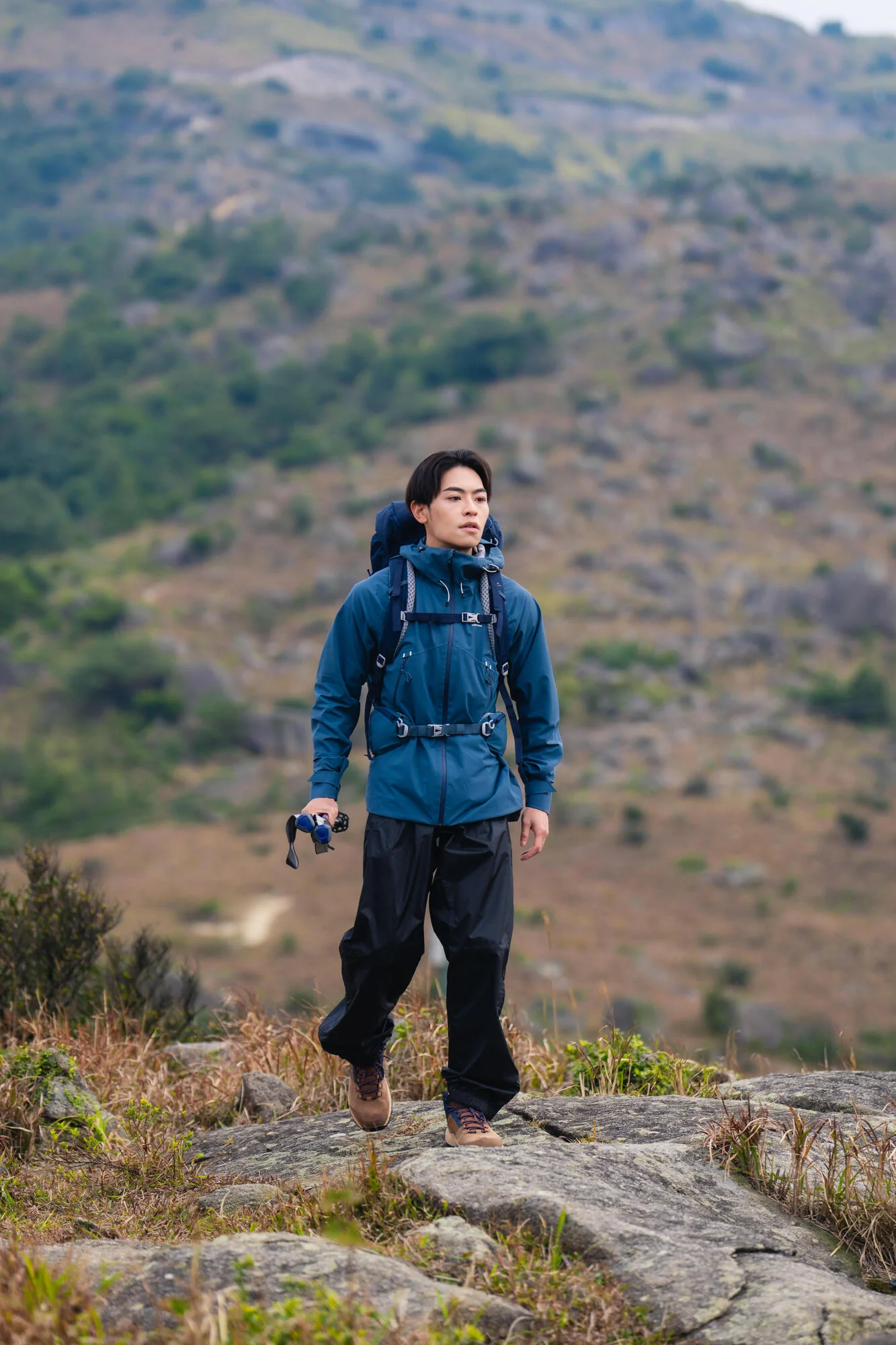 Quechua Men's NH500 Waterproof Over Pants - Image 6