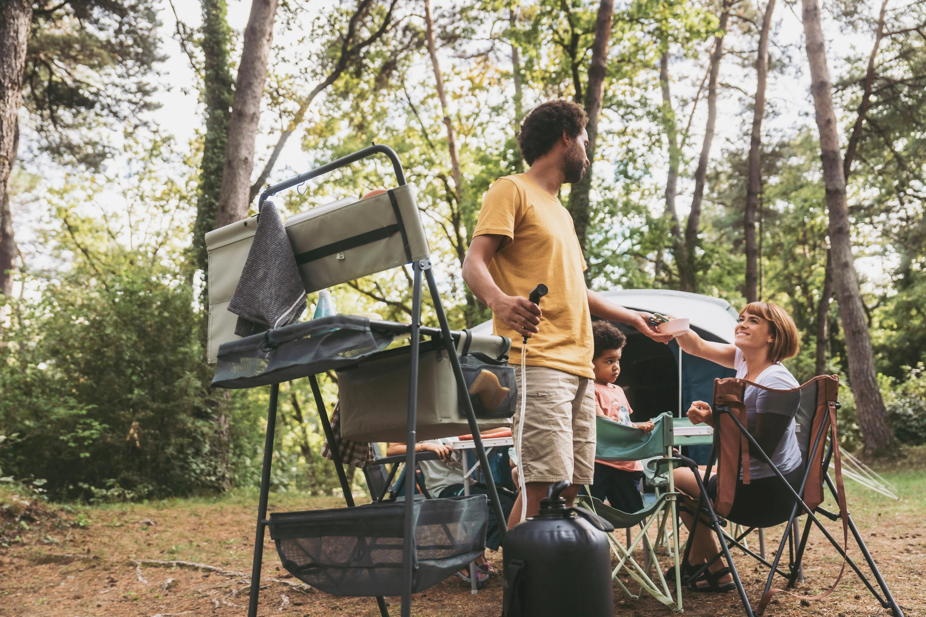 Quechua 10 L Solar Pressure Camping Shower - Image 10