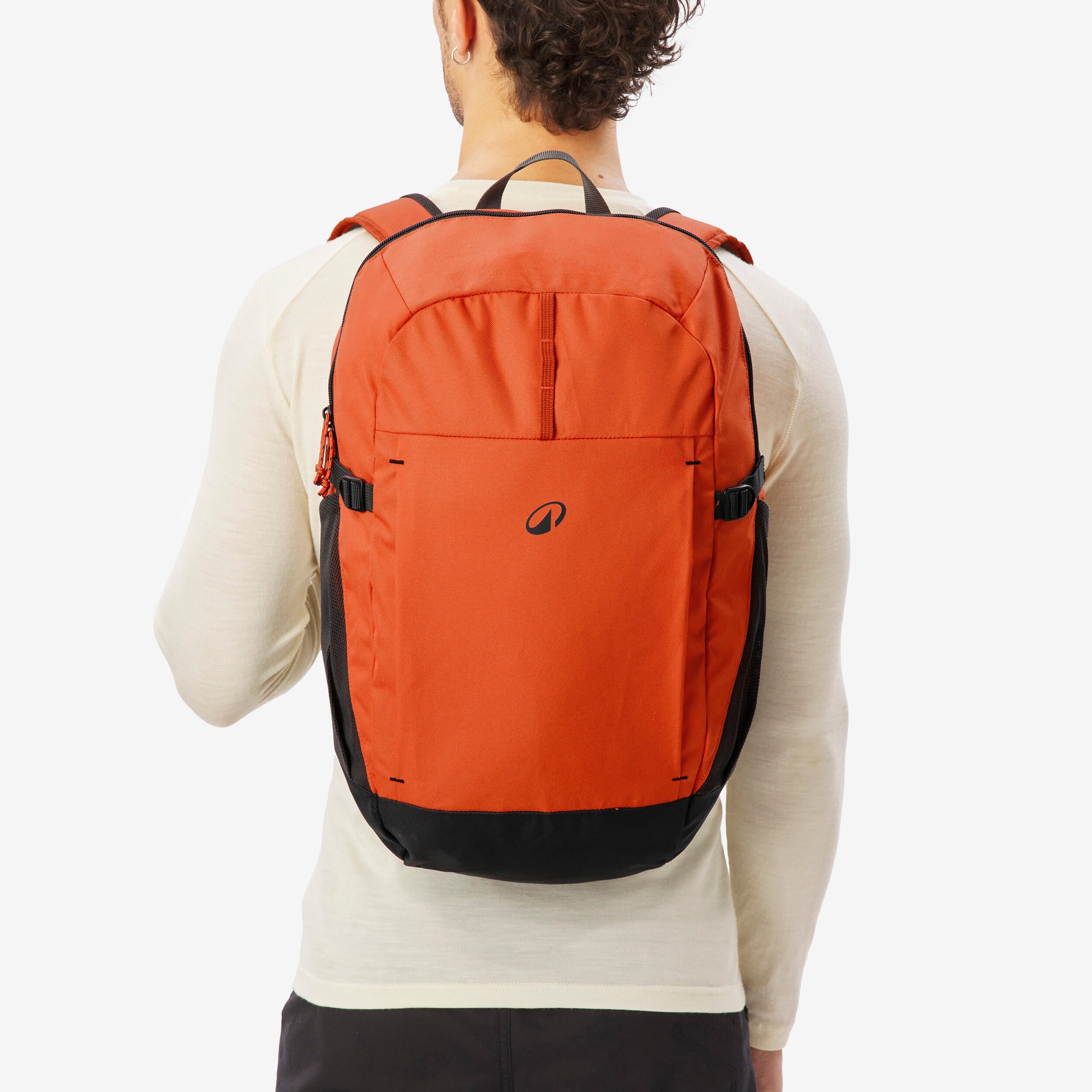 Quechua 100 Arpenaz 27L Hiking Backpack - Image 3