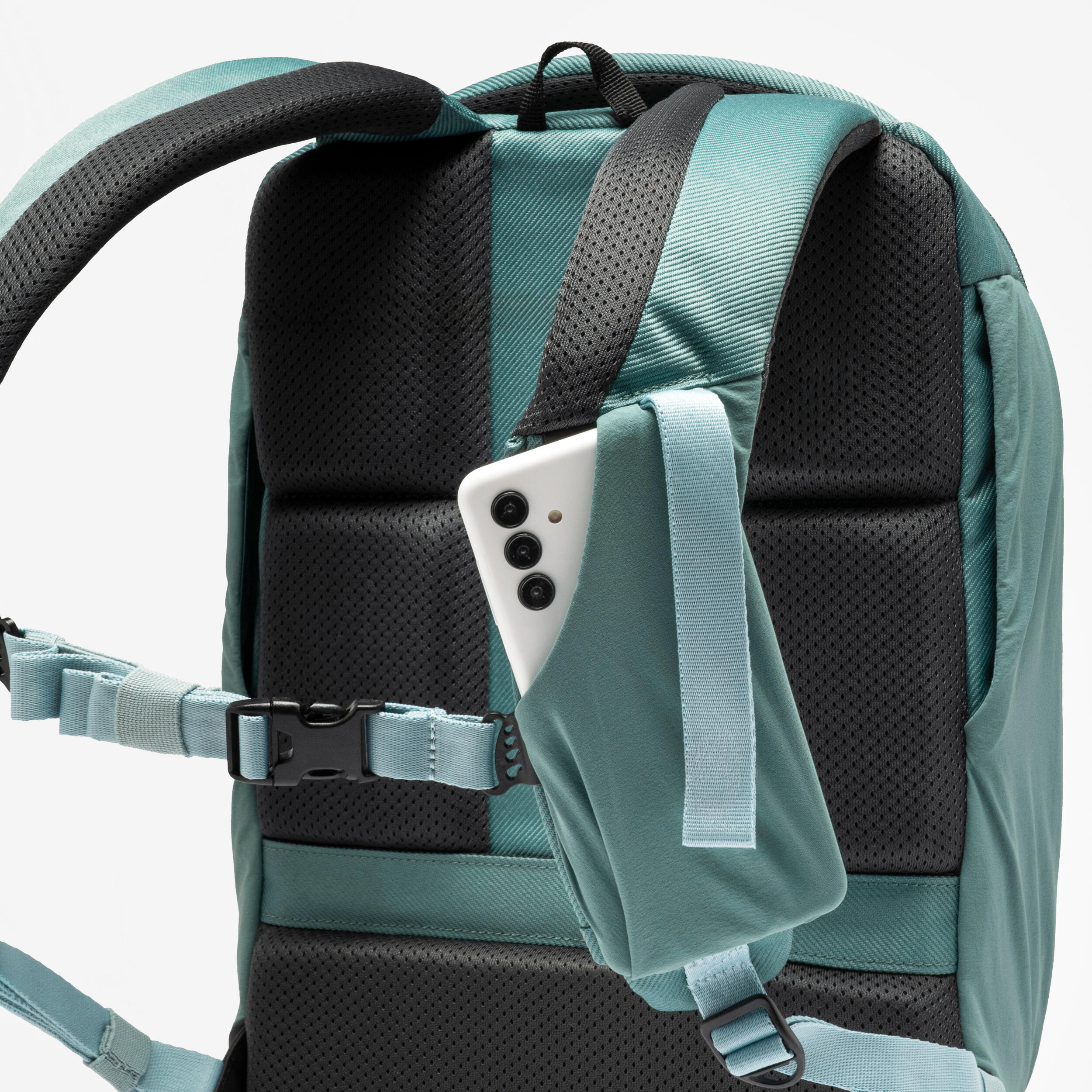 Quechua NH500 Escape 16 L Hiking Backpack - Image 33