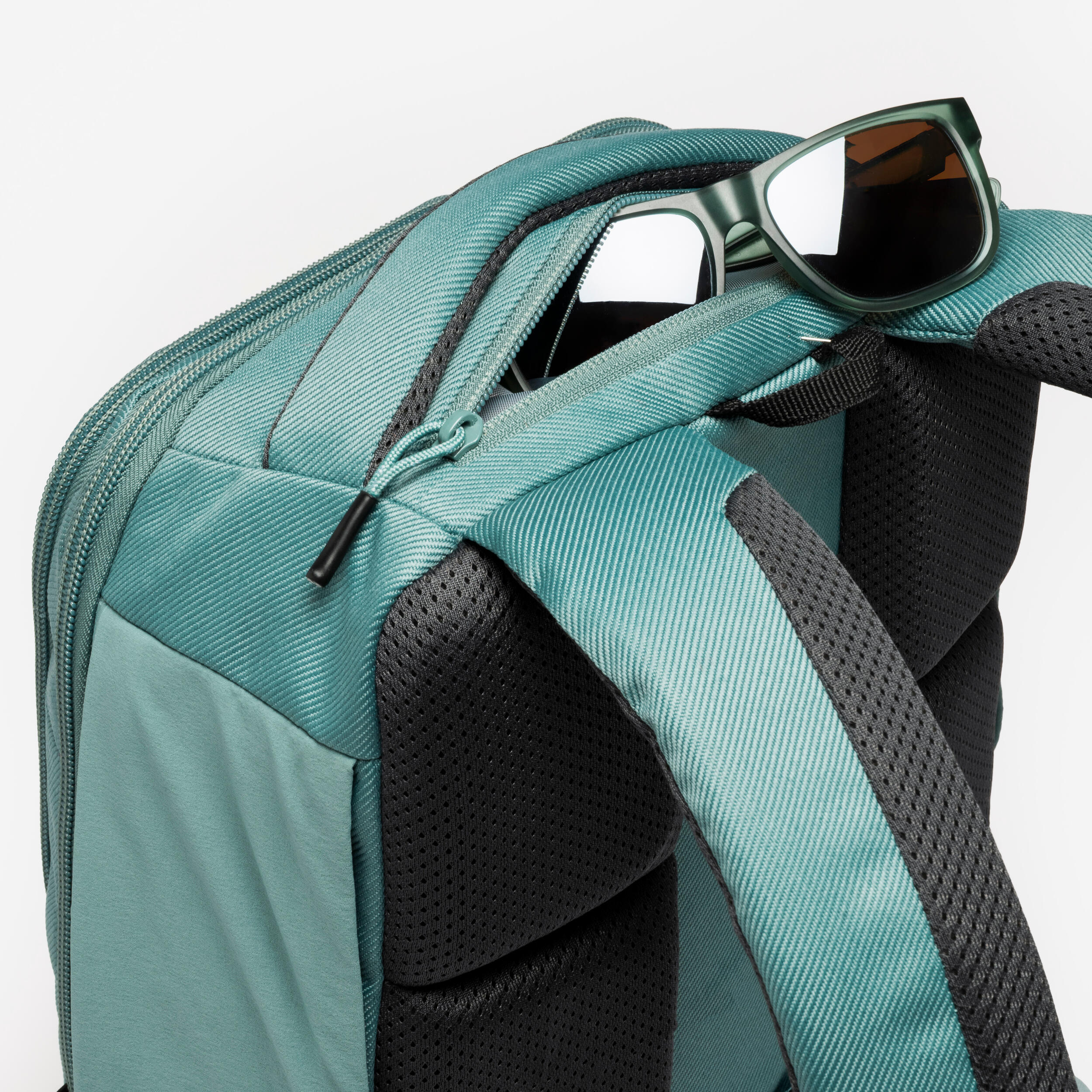 Quechua NH500 Escape 16 L Hiking Backpack - Image 34
