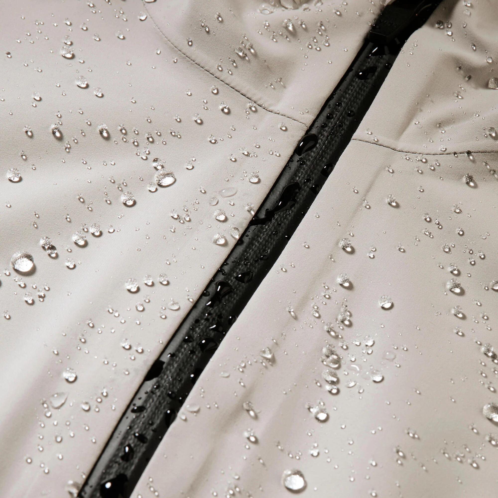 Quechua Women's MH100 Lightweight Waterproof Hiking Jacket - Image 3