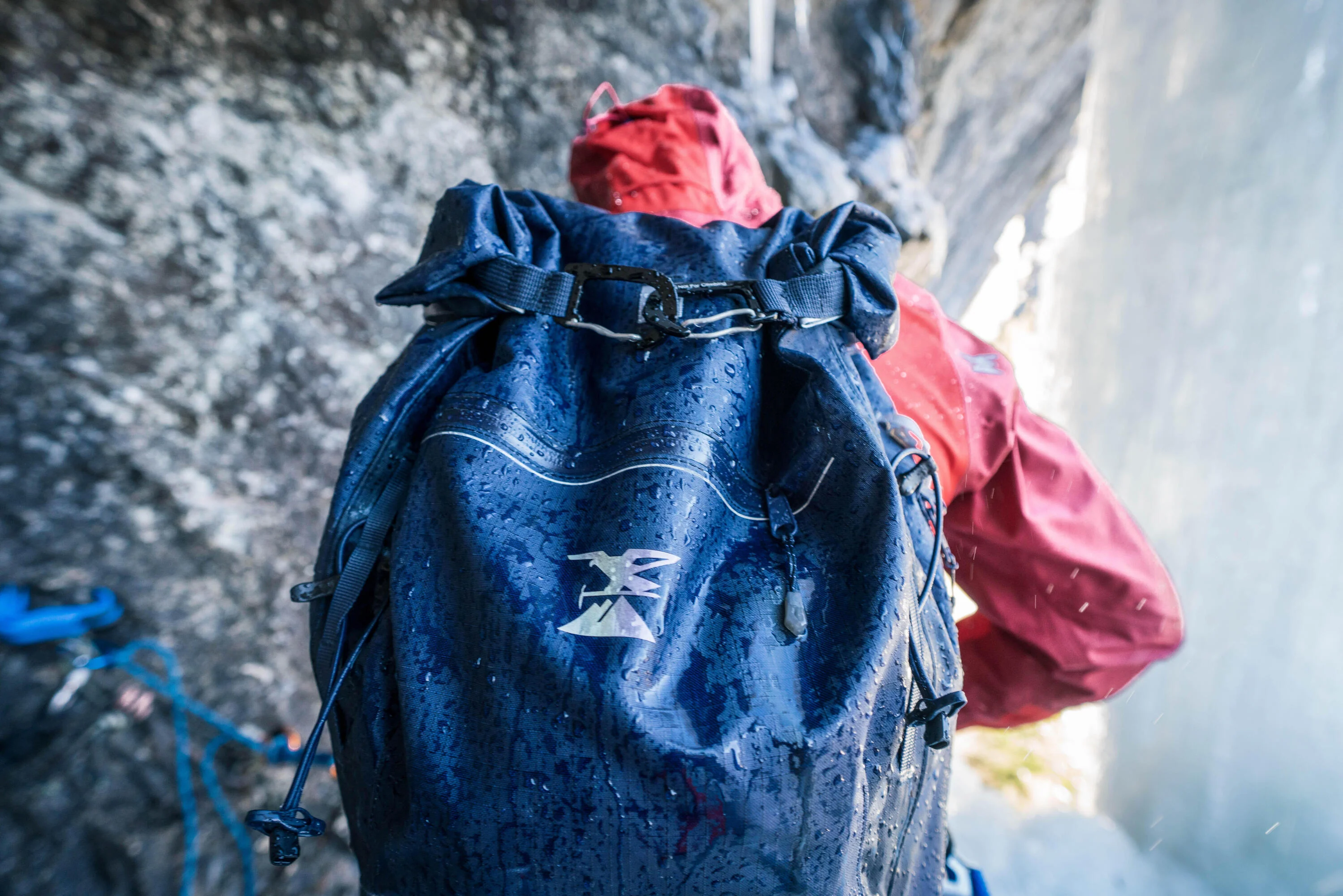 Simond Ice 30L Waterproof Mountaineering Backpack - Image 6