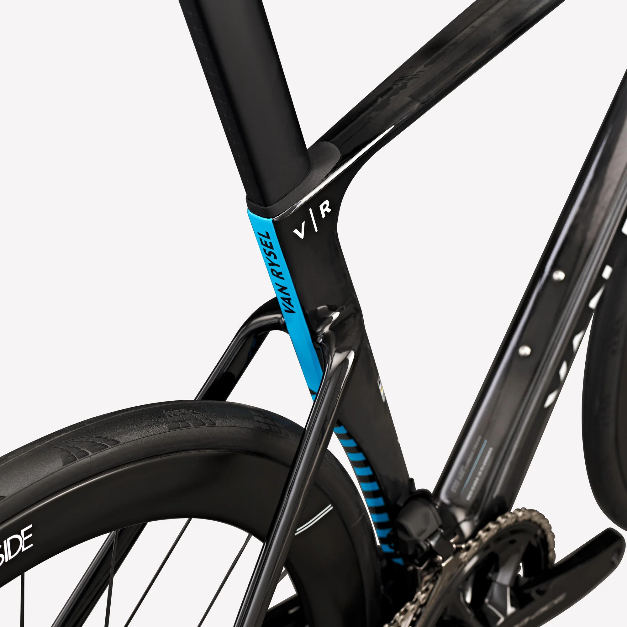 Van Rysel RCR Pro Replica Dura Ace Road Bike - Di2 AG2R Team - Image 7